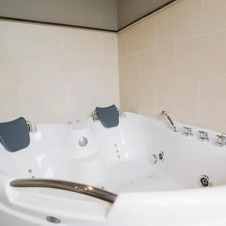 Domaine Chateau Le Risdoux 20pers, Unieke Locatie Vireux-Wallerand